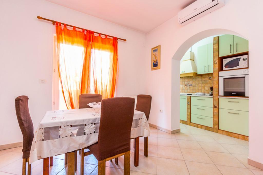 Apartment Mirjana Pula Oda fotoğraf
